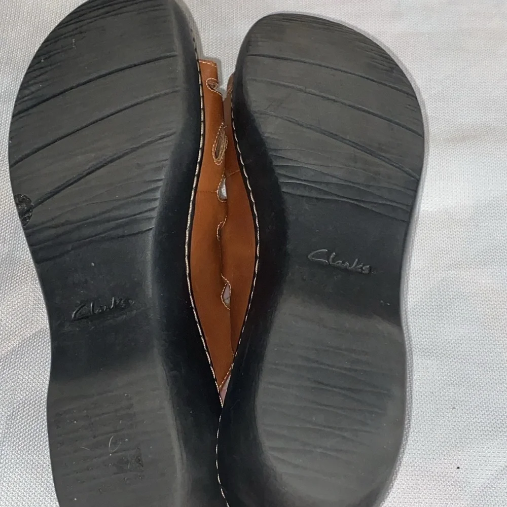 Clarks Wo size 12 Brown Leather Comfort Sandals. FAUX BUCKLE HOOK LOOP‎ STRAPS